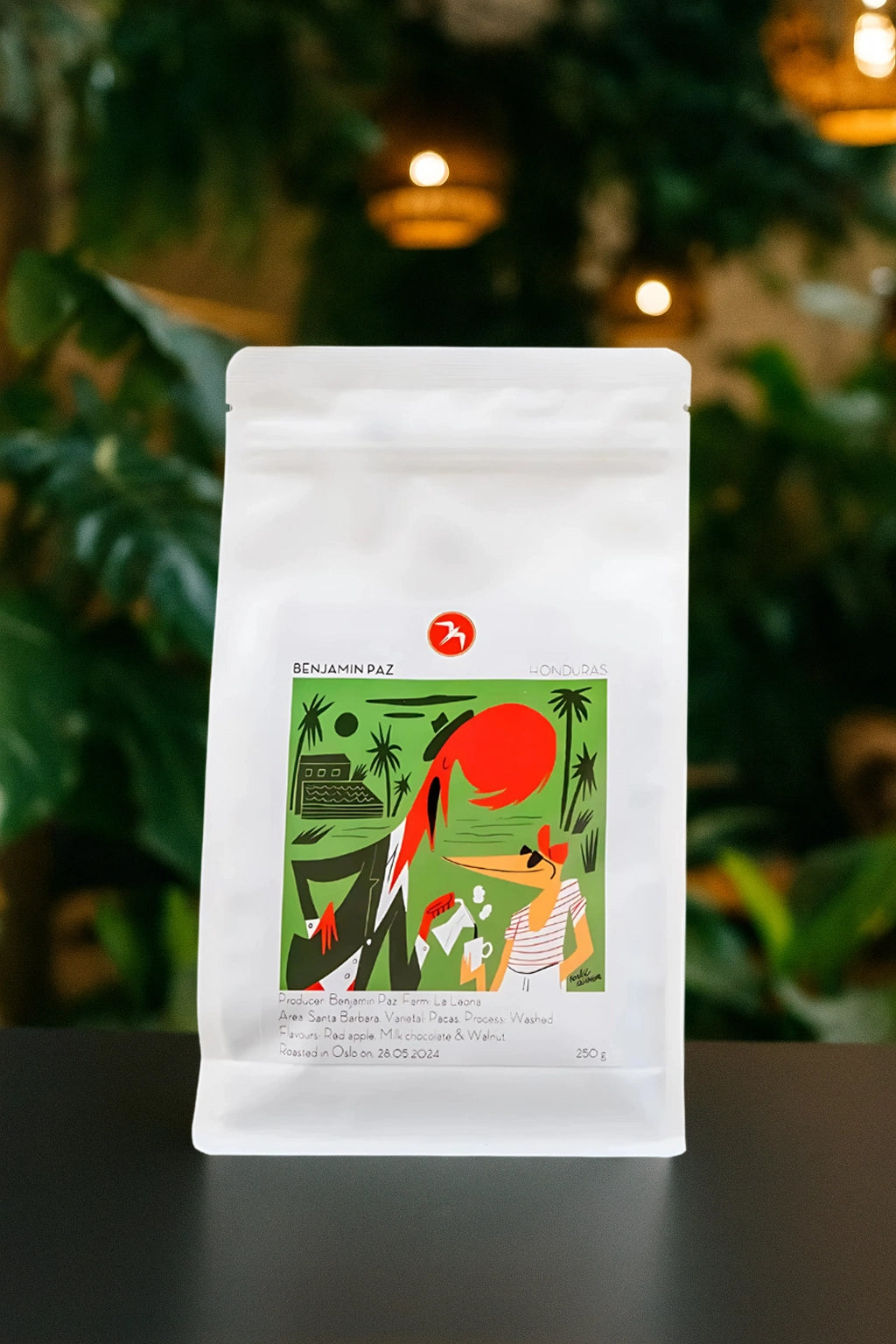 Benjamin Paz er kaffebønner med smak av rødt eple, melkesjokolade og valnøtt. Kaffebønnene er produsert i Honduras og brent i Oslo hos Fuglen