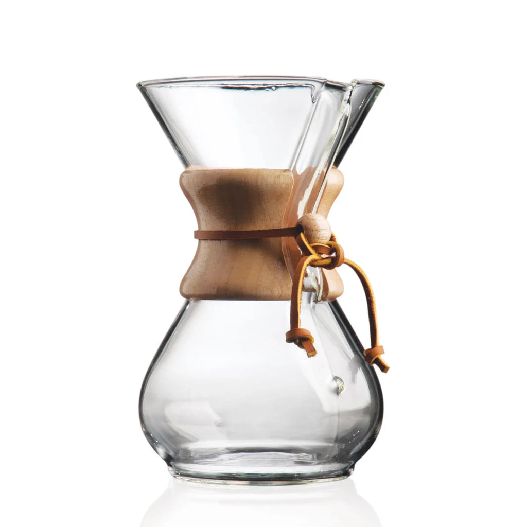 Chemex Classic 6 kopper er en tidløs klassiker innen filterbrygging, kjent for sitt rene og aromatiske brygg uten bitterhet. 