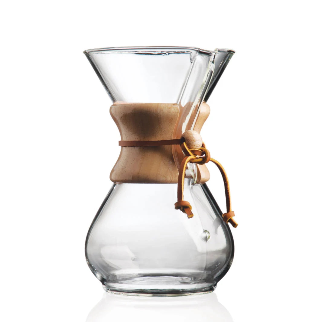 Chemex Classic 6 kopper er en tidløs klassiker innen filterbrygging, kjent for sitt rene og aromatiske brygg uten bitterhet. 