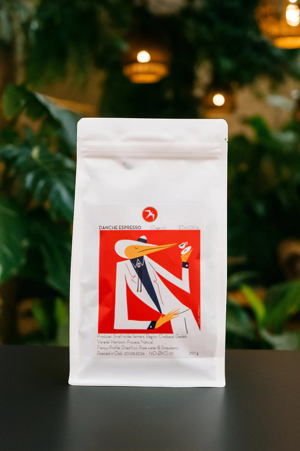Danche, espresso, er kaffebønner med smak av tørket frukt, rosevann og jordbær Kaffebønnene er produsert i Etiopia av småbønder og brent i Oslo hos Fuglen.